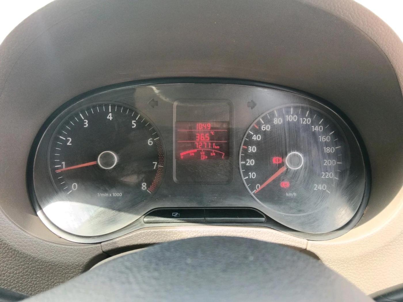 2011 Volkswagen Vento TRENDLINE 1.6, Petrol, Manual, 72,711 km, interior
