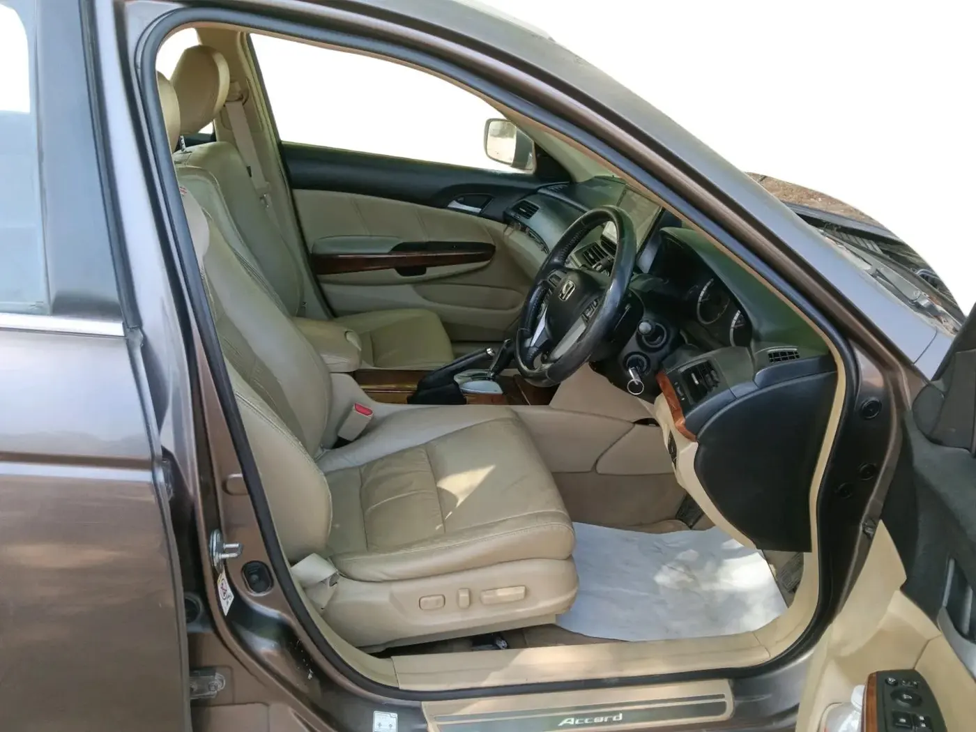2011 Honda Accord 2.4L I-VTEC AT, Petrol, Automatic, 1,16,063 km, interior