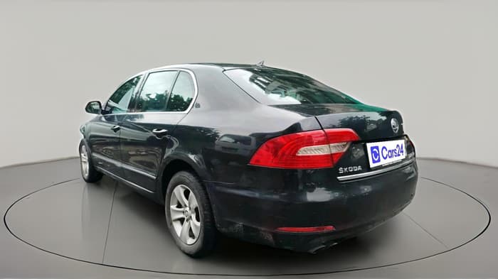 2015 Skoda Superb ELEGANCE 1.8 TSI AT, Petrol, Automatic, 1,28,609 km, exterior