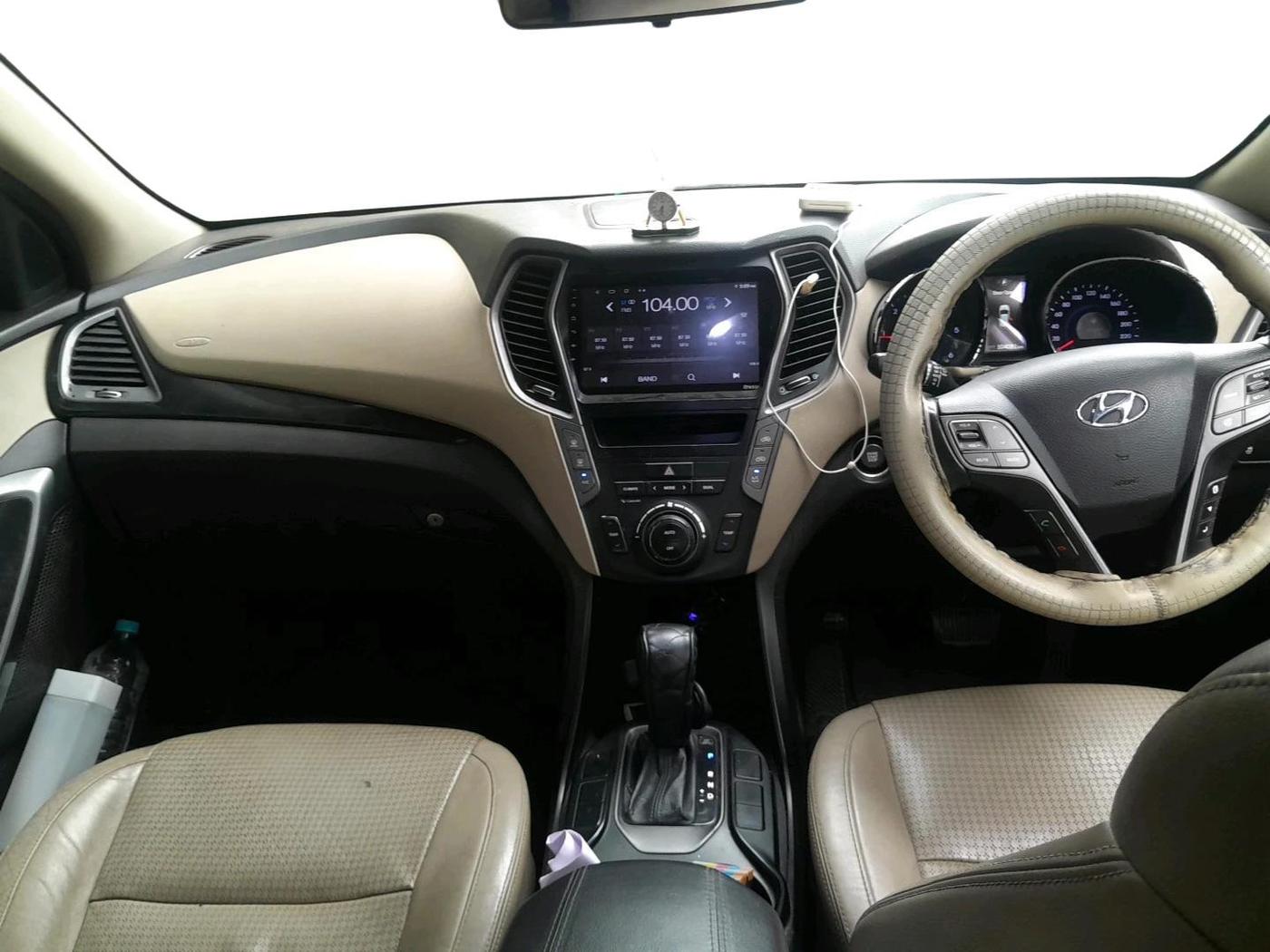 2016 Hyundai Santa Fe 2 WD AT, Diesel, Automatic, 1,04,081 km, interior