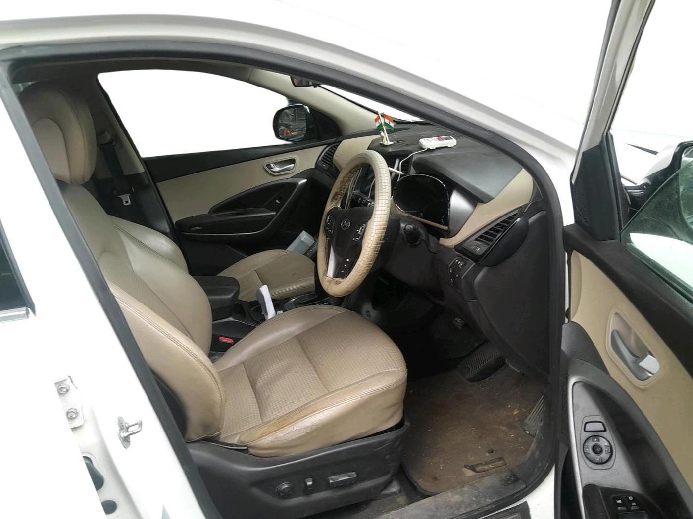2016 Hyundai Santa Fe 2 WD AT, Diesel, Automatic, 1,04,081 km, interior
