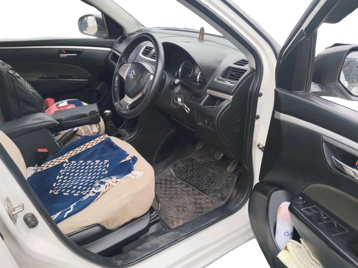 2017 Maruti Swift VXI, Petrol, Manual, 1,78,017 km, interior