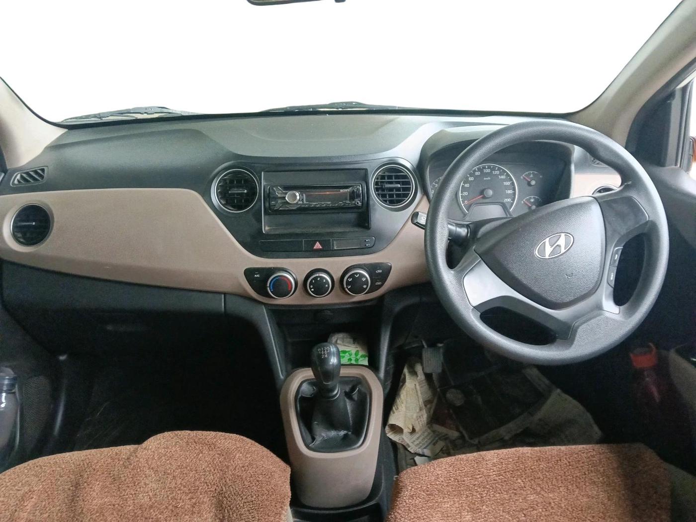 2013 Hyundai Grand i10 MAGNA 1.1 CRDI, Diesel, Manual, 1,28,149 km, interior