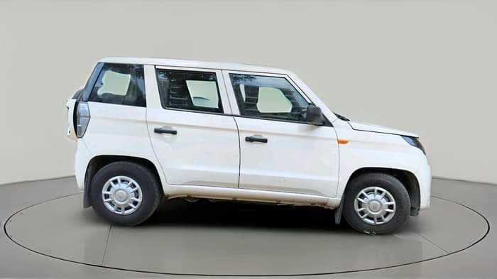 2019 Mahindra TUV300 T4 PLUS, Diesel, Manual, 63,276 km, exterior