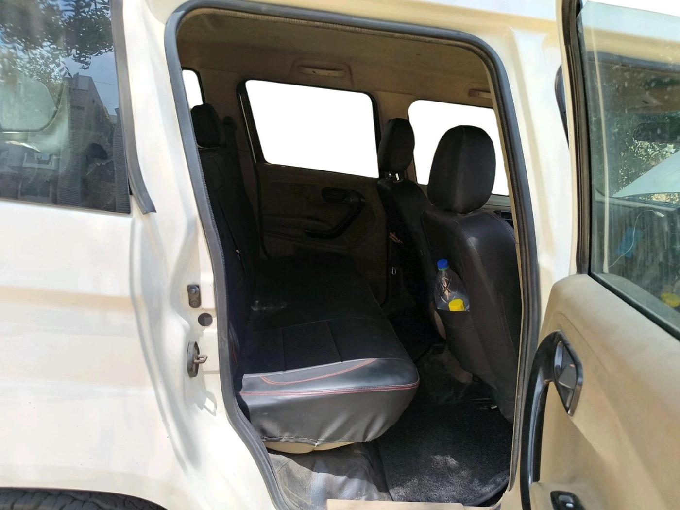 2019 Mahindra TUV300 T4 PLUS, Diesel, Manual, 63,276 km, interior