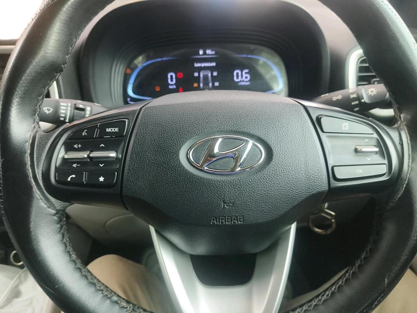 2022 Hyundai VENUE S 1.2, Petrol, Manual, 75,001 km, interior