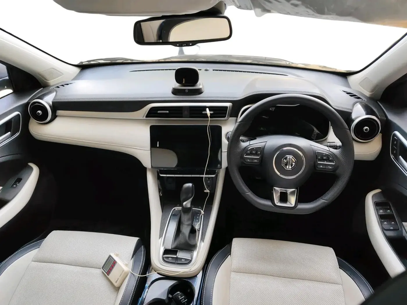 2024 MG ASTOR Sharp Pro 1.5 CVT (Ivory), Petrol, Automatic, 4,350 km, interior