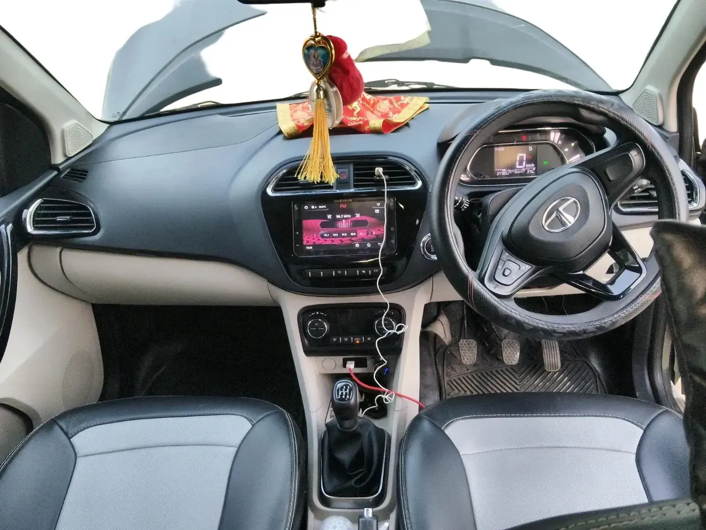 2022 Tata TIGOR XZ PLUS PETROL, Petrol, Manual, 28,900 km, interior