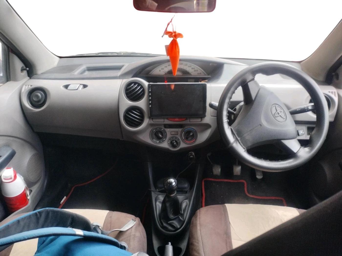 2011 Toyota Etios G, CNG, Manual, 1,36,929 km, interior