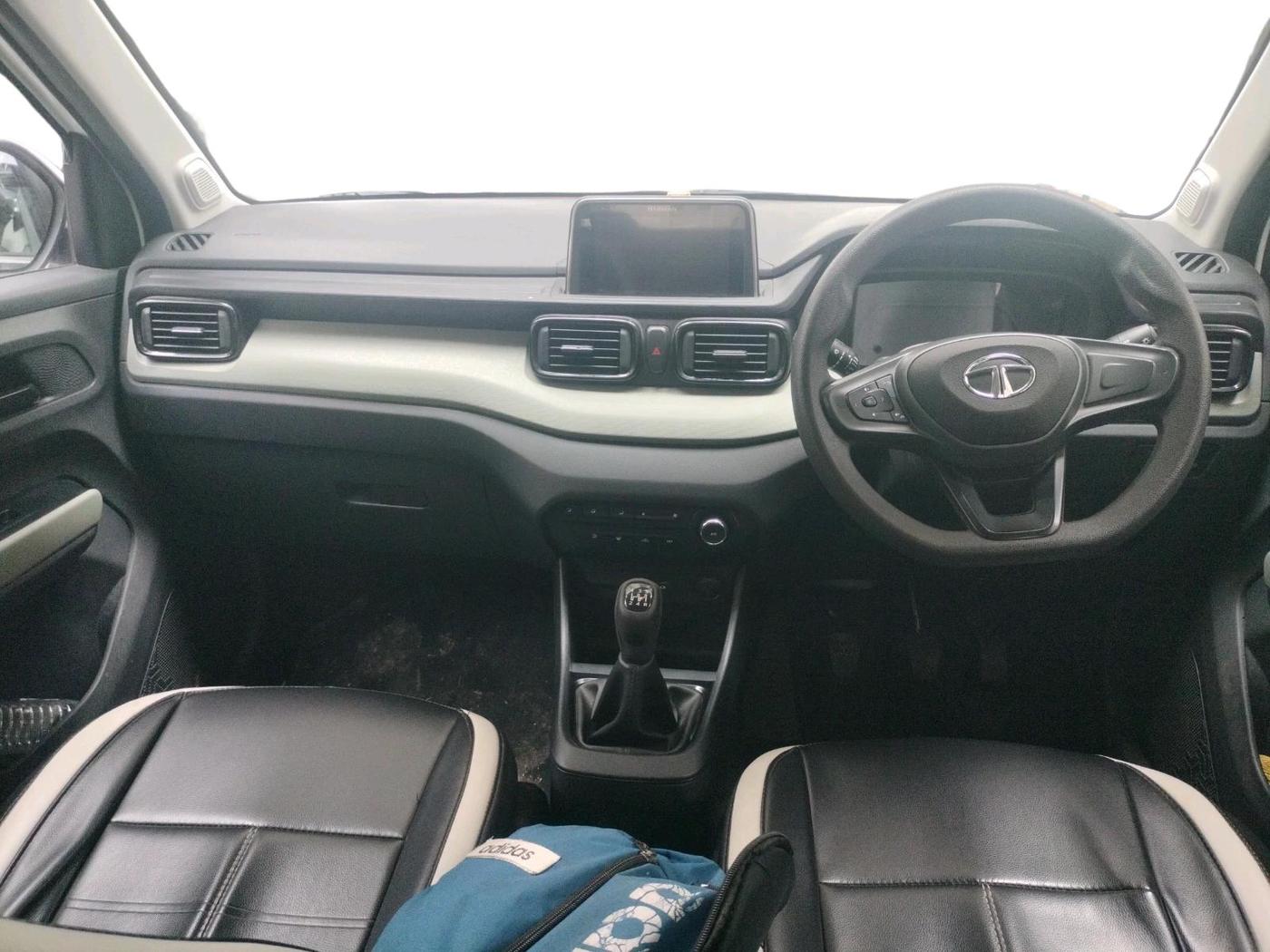 2023 Tata PUNCH ADVENTURE RHYTHM PACK MT, Petrol, Manual, 8,514 km, interior