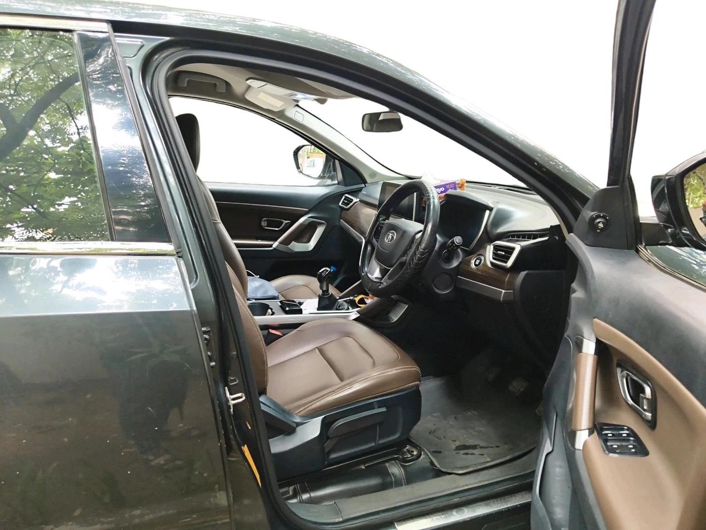 2019 Tata Harrier XZ 2.0L, Diesel, Manual, 1,32,885 km, interior