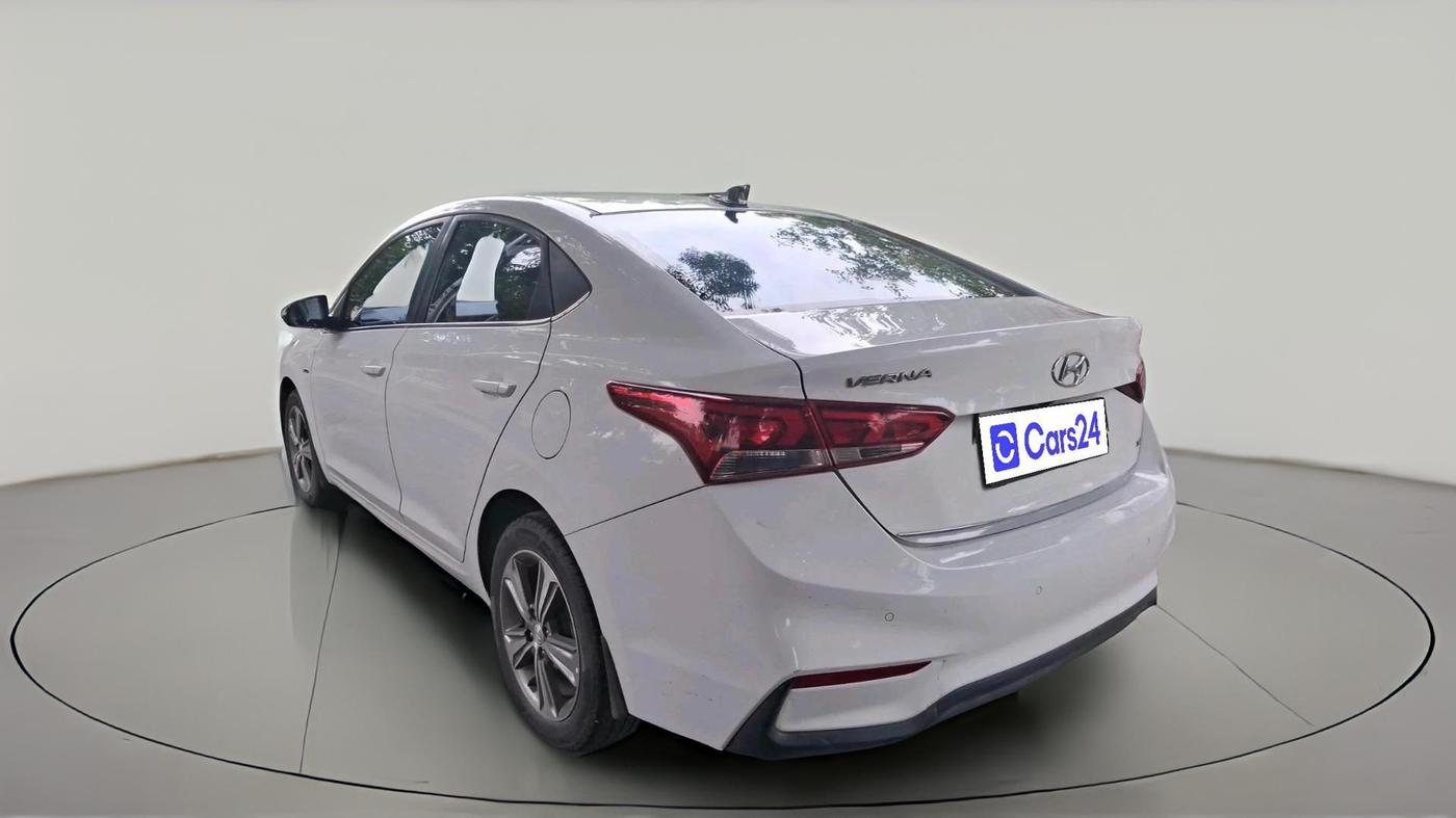 2017 Hyundai Verna 1.6 CRDI SX + AT, Diesel, Automatic, 1,29,097 km, exterior