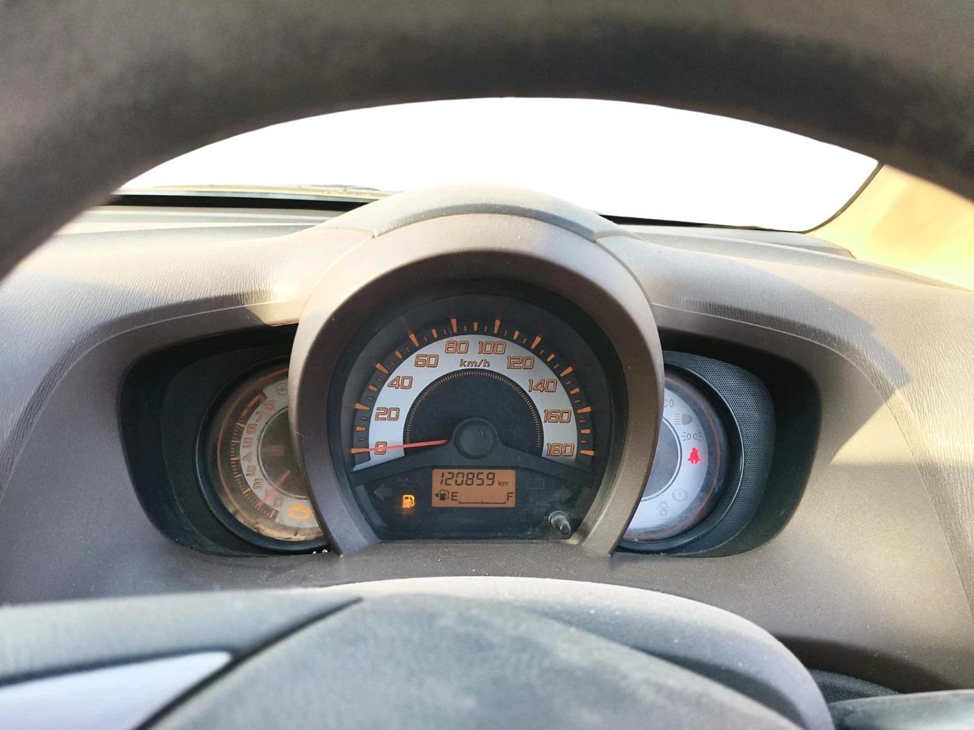 2014 Honda Brio S MT, CNG, Manual, 1,20,859 km, interior