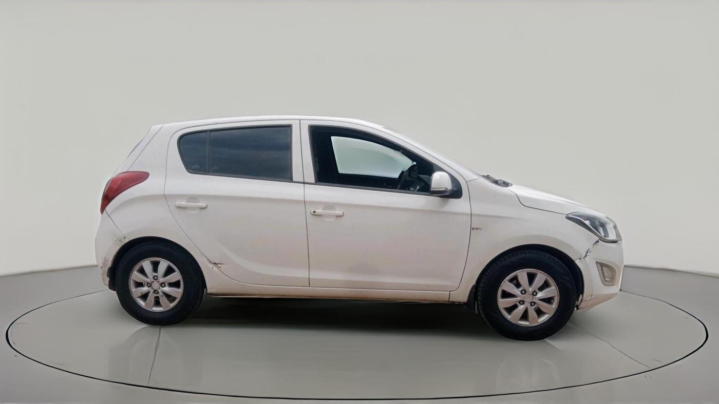 2013 Hyundai i20 SPORTZ 1.2, CNG, Manual, 1,07,560 km, exterior
