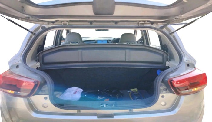 2017 Mahindra Kuv100 K4 6 STR, Petrol, Manual, 13,223 km, exterior