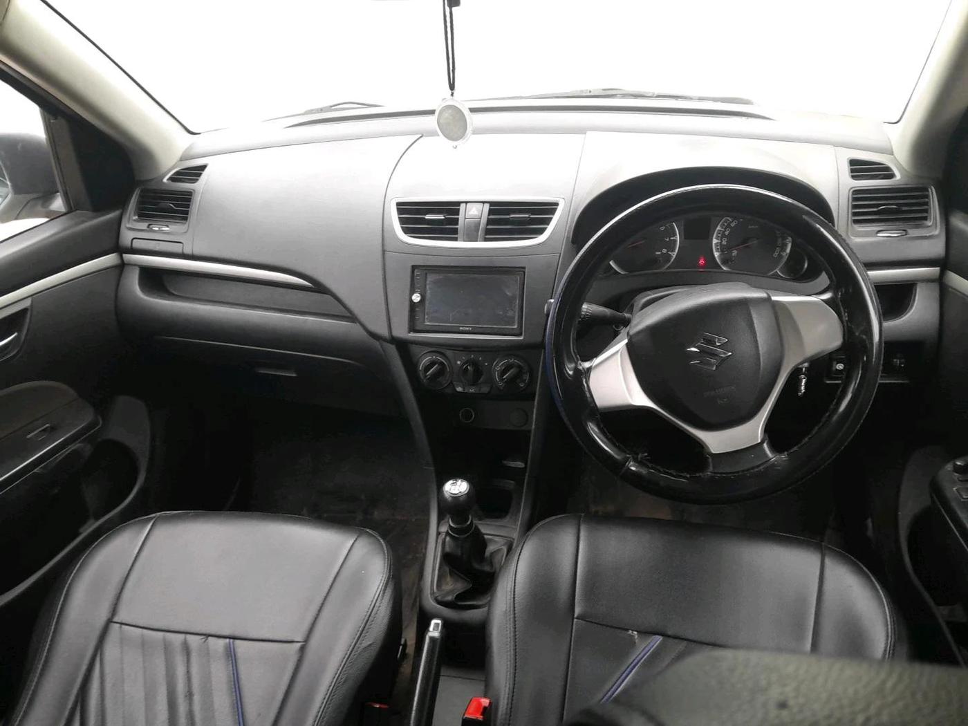 2017 Maruti Swift VXI, CNG, Manual, 1,61,603 km, interior
