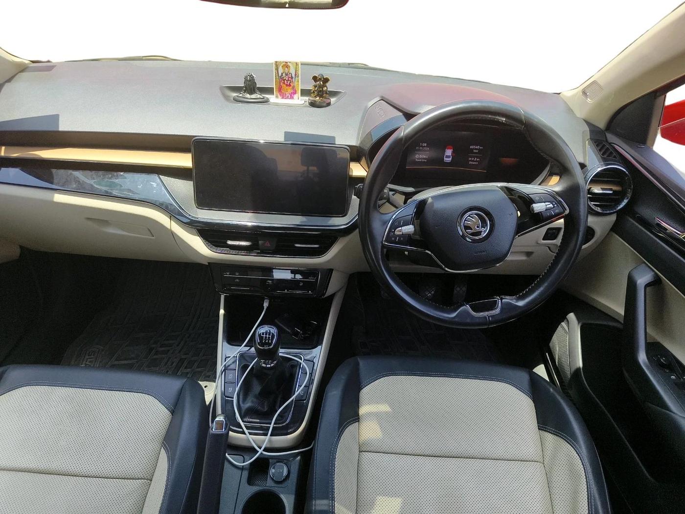 2022 Skoda SLAVIA STYLE 1.0L TSI MT, Petrol, Manual, 60,540 km, interior
