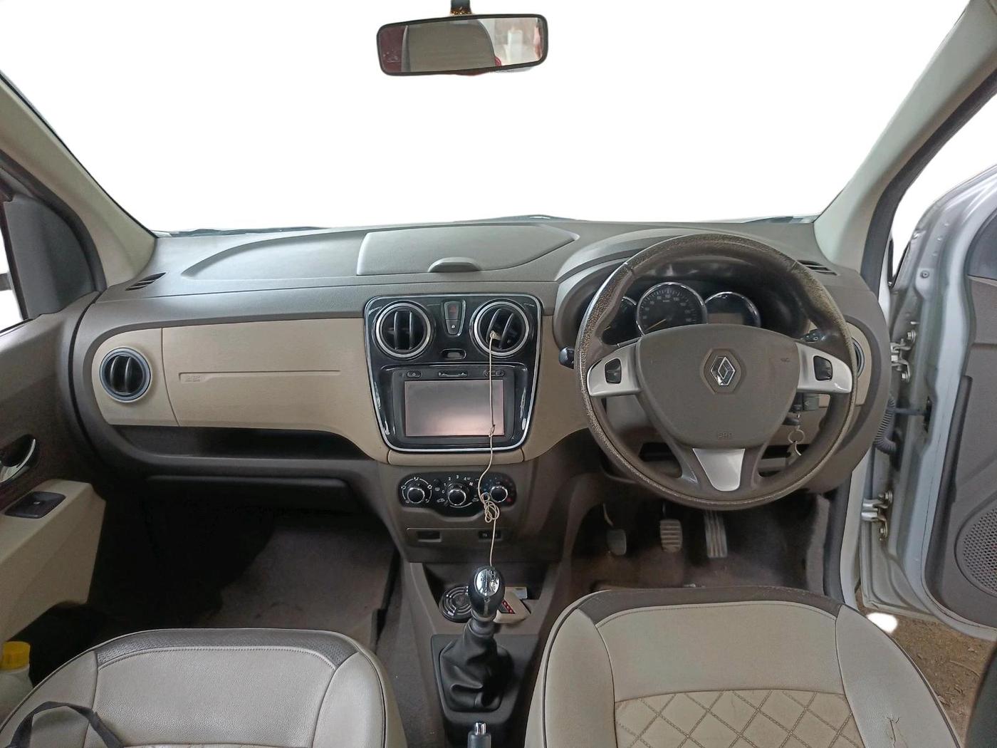 2015 Renault Lodgy 110 PS RXZ, Diesel, Manual, 1,39,229 km, interior