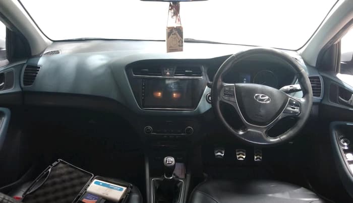 2017 Hyundai i20 Active 1.2 SX, Petrol, Manual, 1,43,167 km, interior