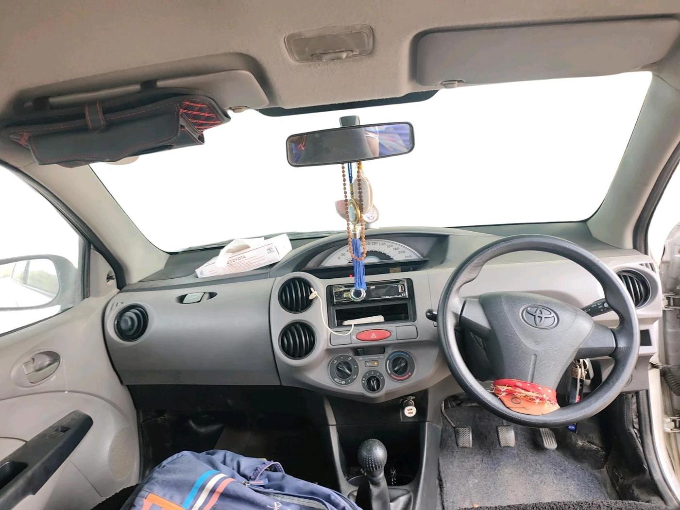 2011 Toyota Etios Liva VX, Petrol, Manual, 1,06,327 km, interior