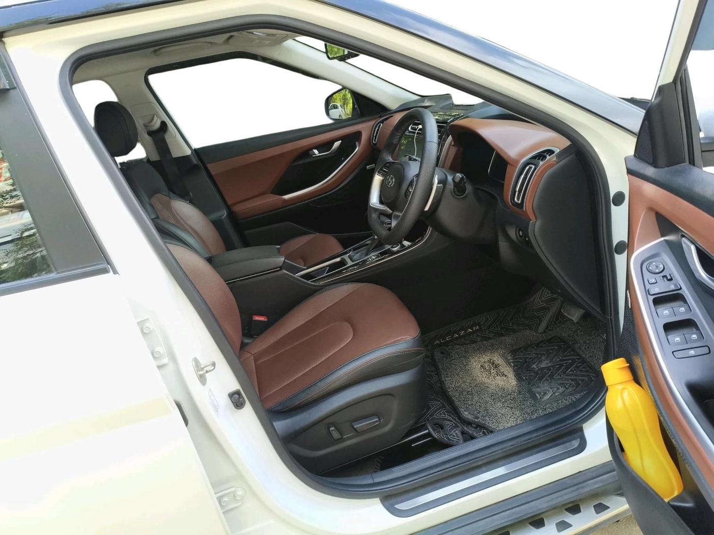 2022 Hyundai ALCAZAR PLATINUM(O) 7STR 1.5 AT, Diesel, Automatic, 25,590 km, interior