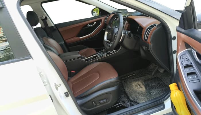 2022 Hyundai ALCAZAR PLATINUM(O) 7STR 1.5 AT, Diesel, Automatic, 25,590 km, interior