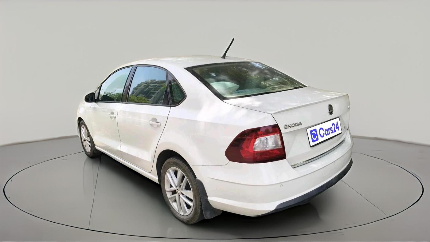 2017 Skoda Rapid STYLE 1.5 TDI AT, Diesel, Automatic, 1,63,604 km, exterior