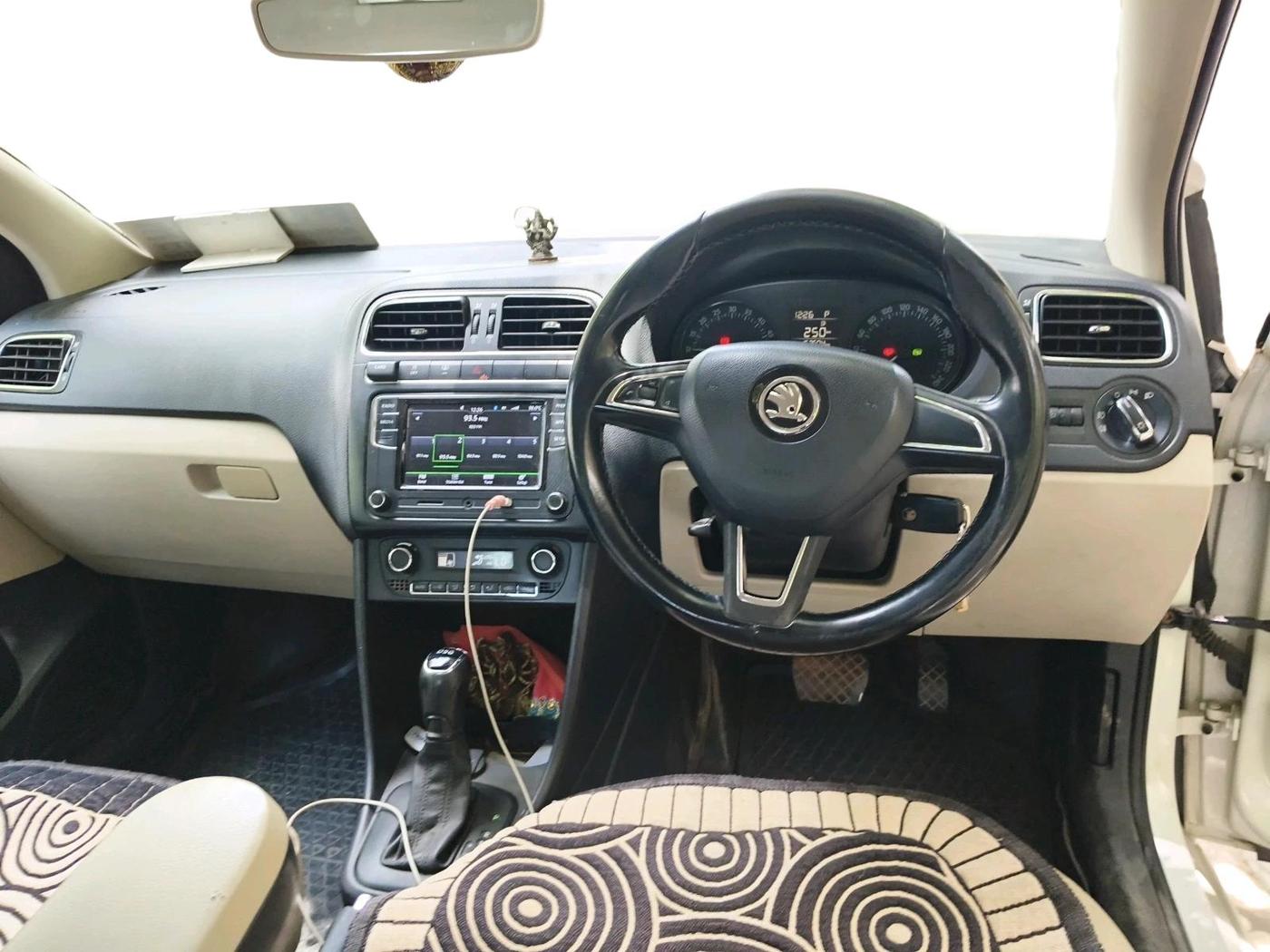 2017 Skoda Rapid STYLE 1.5 TDI AT, Diesel, Automatic, 1,63,604 km, interior