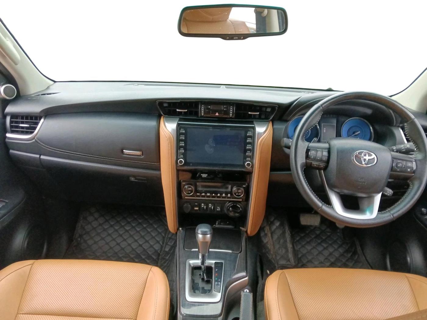 2023 Toyota Fortuner 4X4 AT 2.8 DIESEL, Diesel, Automatic, 57,281 km, interior