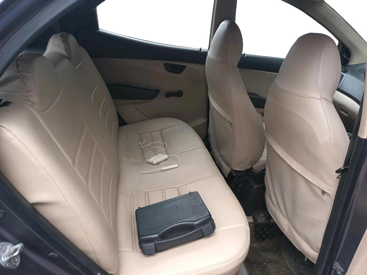 2014 Hyundai Eon MAGNA +, CNG, Manual, 2,29,918 km, interior