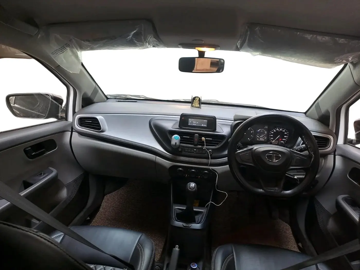 2020 Tata ALTROZ XE PETROL, Petrol, Manual, 40,000 km, interior