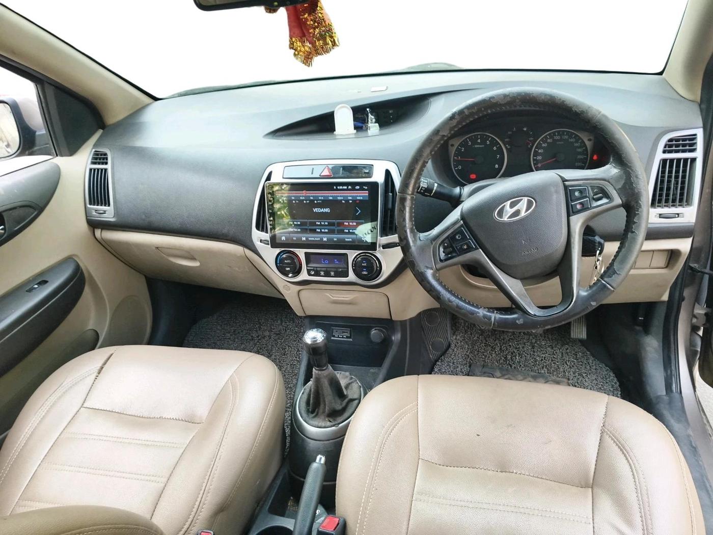 2013 Hyundai i20 SPORTZ 1.2, Petrol, Manual, 1,03,610 km, interior