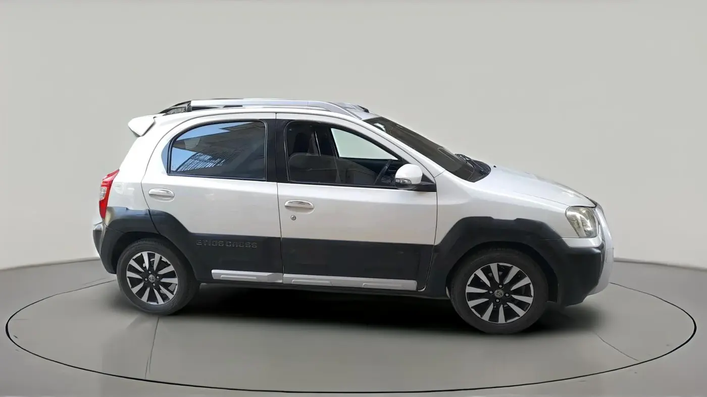 2015 Toyota Etios CROSS 1.4 VD, Diesel, Manual, 1,96,284 km, exterior
