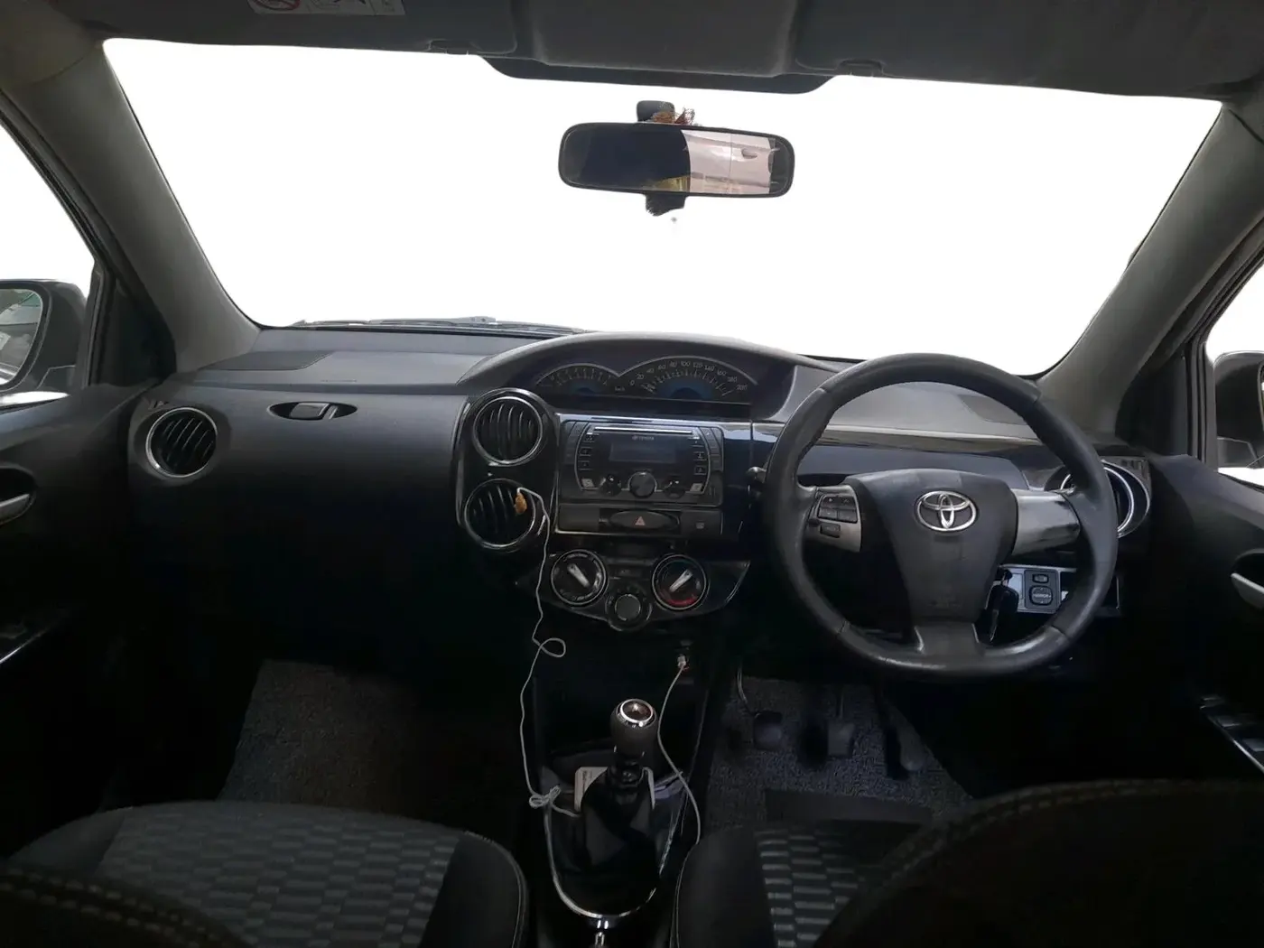 2015 Toyota Etios CROSS 1.4 VD, Diesel, Manual, 1,96,284 km, interior