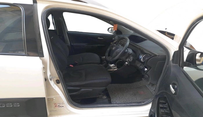 2015 Toyota Etios CROSS 1.4 VD, Diesel, Manual, 1,96,284 km, interior