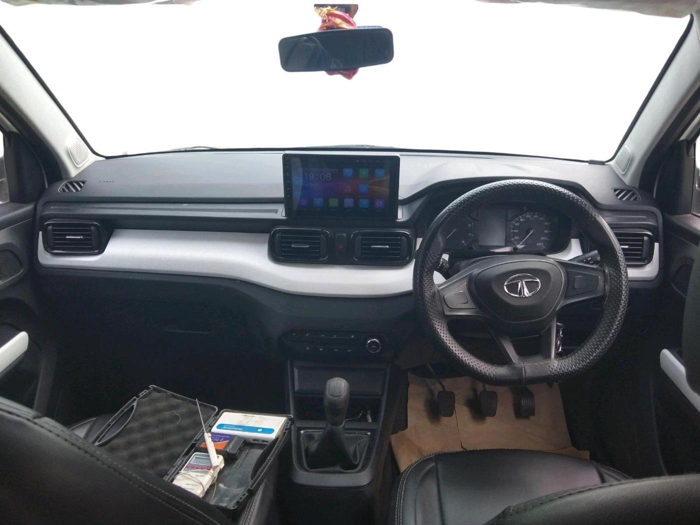 2022 Tata PUNCH PURE MT, Petrol, Manual, 24,361 km, interior