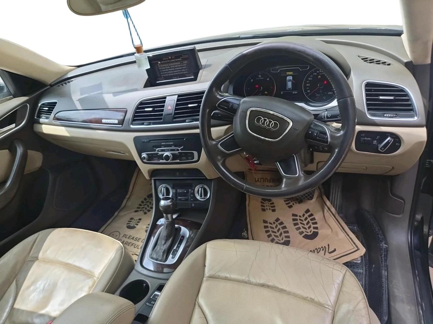 2013 Audi Q3 2.0 QUATTRO TDI AT, Diesel, Automatic, 1,37,630 km, interior