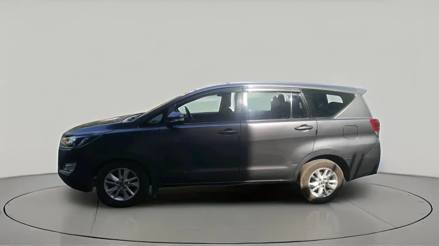 2017 Toyota Innova Crysta 2.4 GX 8 STR, Diesel, Manual, 2,99,048 km, exterior