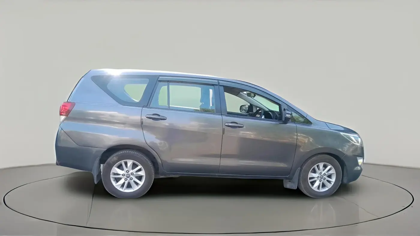 2017 Toyota Innova Crysta 2.4 GX 8 STR, Diesel, Manual, 2,99,048 km, exterior
