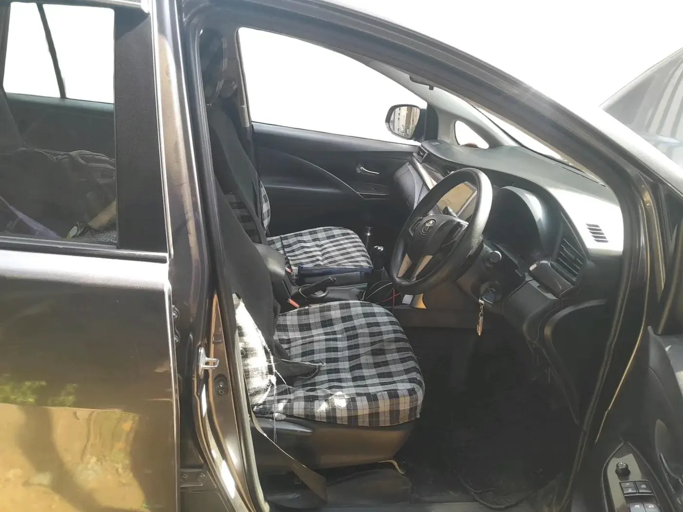 2017 Toyota Innova Crysta 2.4 GX 8 STR, Diesel, Manual, 2,99,048 km, interior