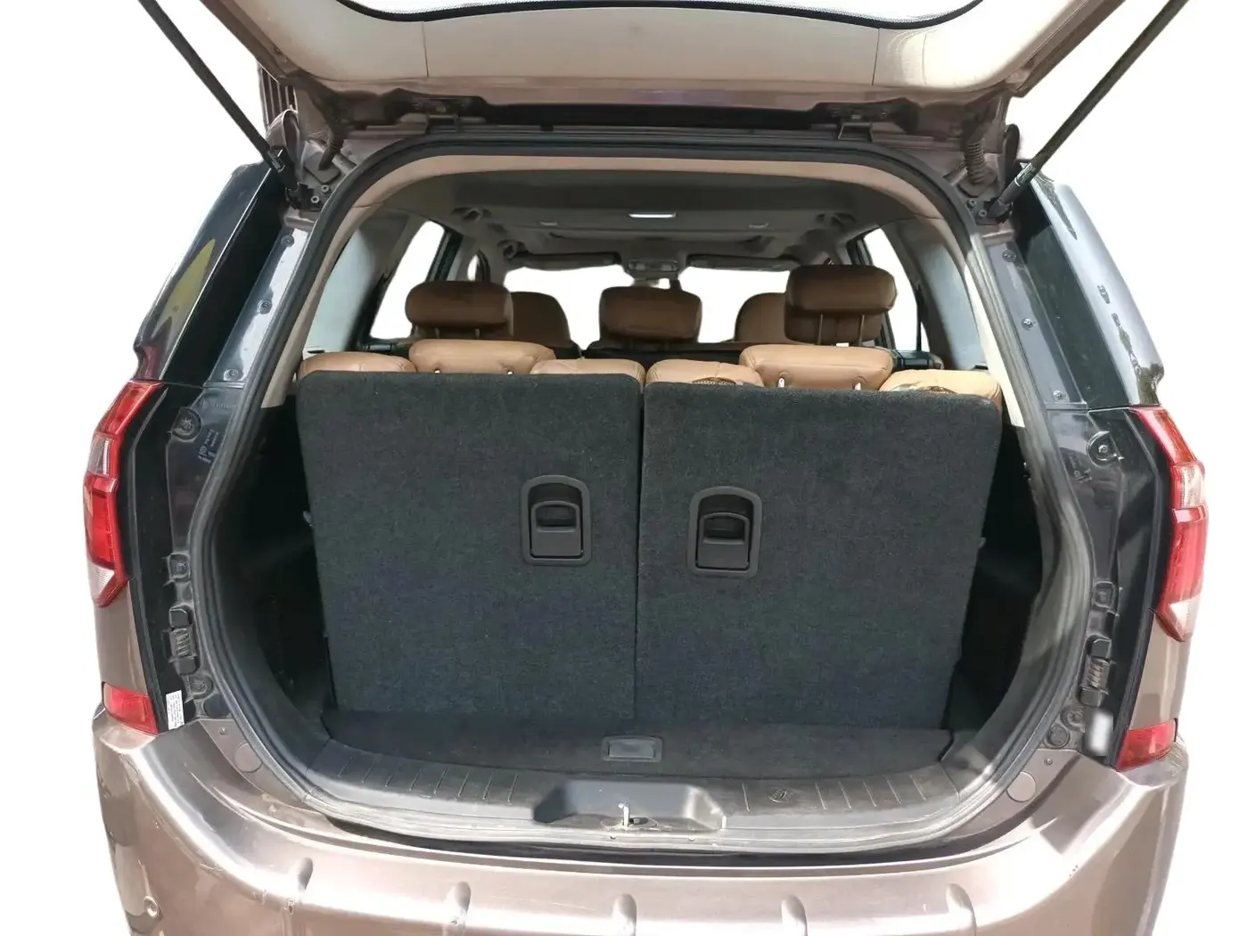 2019 Mahindra XUV500 W9, Diesel, Manual, 1,03,024 km, exterior