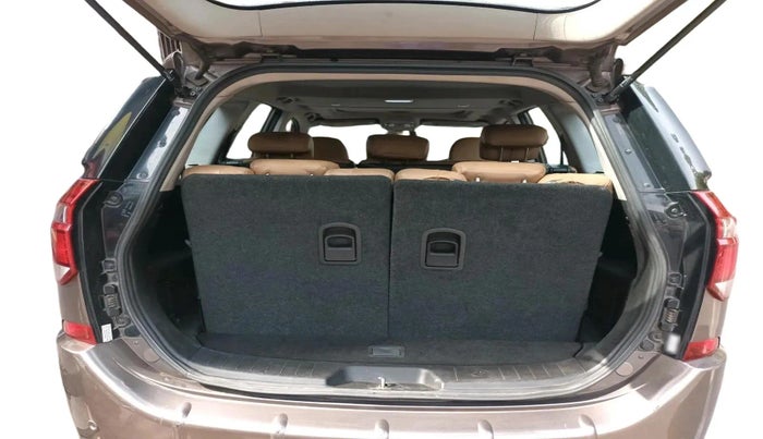 2019 Mahindra XUV500 W9, Diesel, Manual, 1,03,024 km, exterior