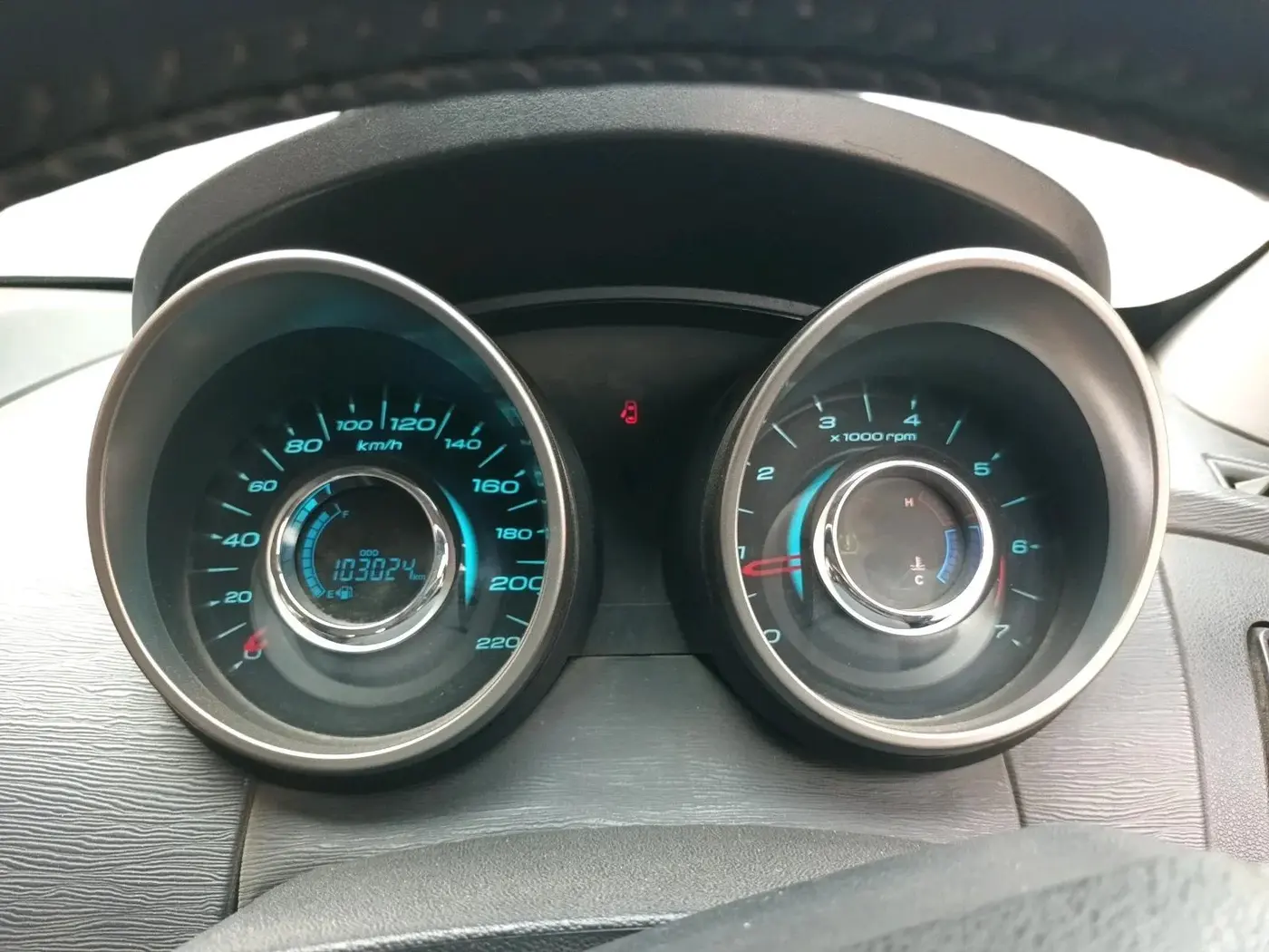 2019 Mahindra XUV500 W9, Diesel, Manual, 1,03,024 km, interior