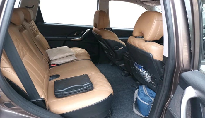 2019 Mahindra XUV500 W9, Diesel, Manual, 1,03,024 km, interior