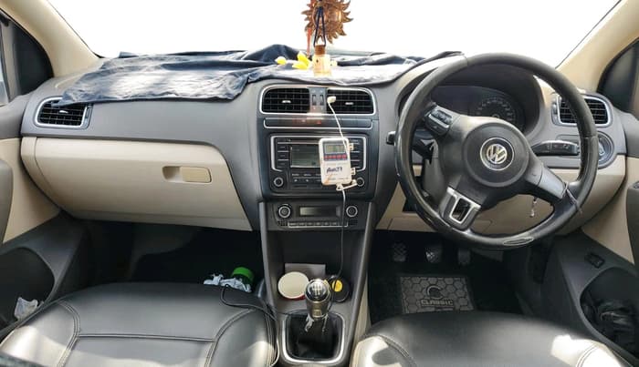 2013 Volkswagen Vento HIGHLINE DIESEL 1.6, Diesel, Manual, 1,11,245 km, interior