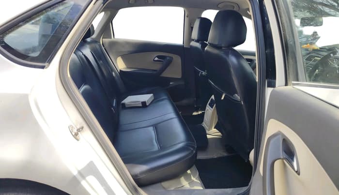 2013 Volkswagen Vento HIGHLINE DIESEL 1.6, Diesel, Manual, 1,11,245 km, interior