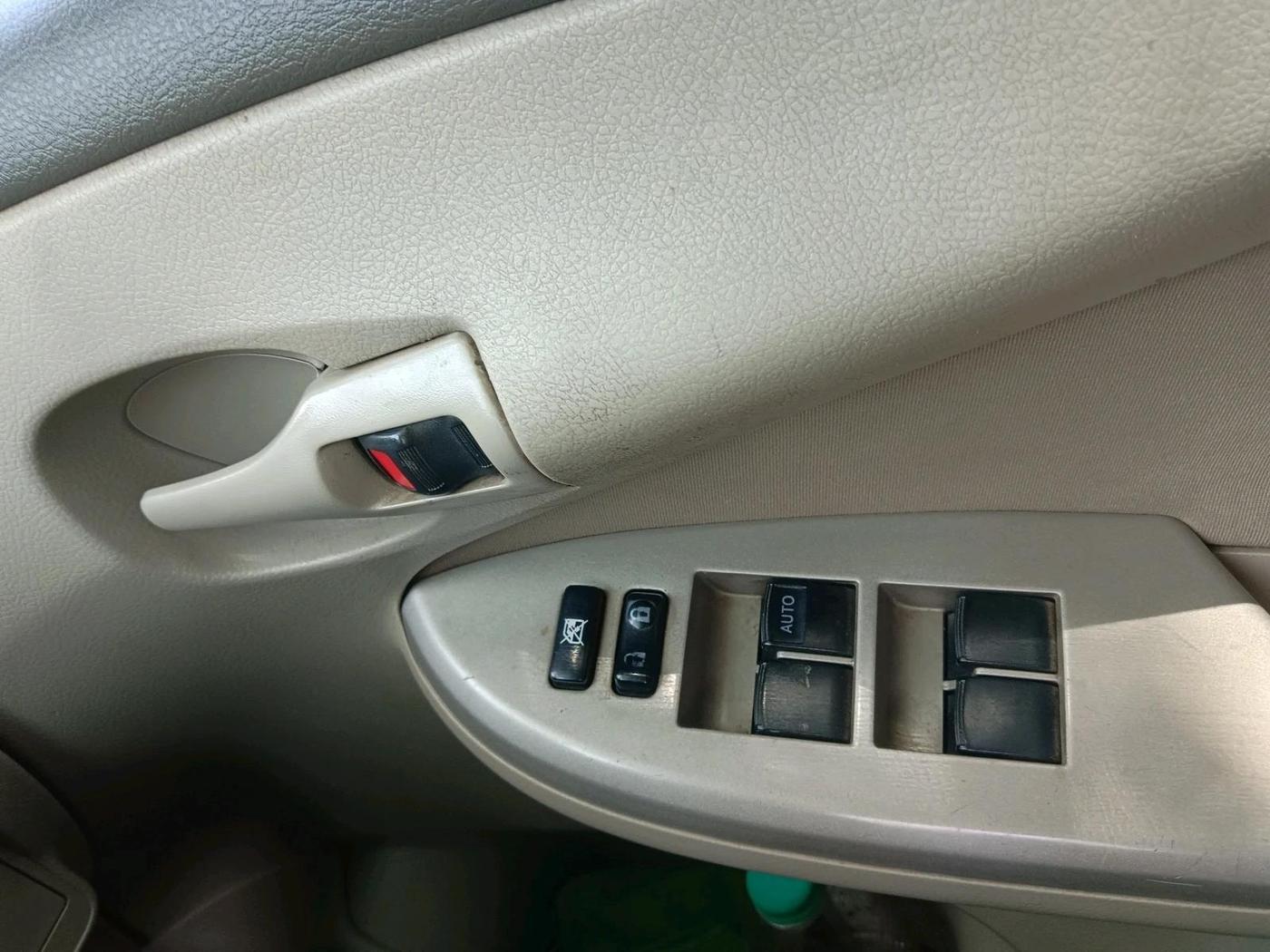 2011 Toyota Corolla Altis J PETROL, CNG, Manual, 1,43,079 km, interior