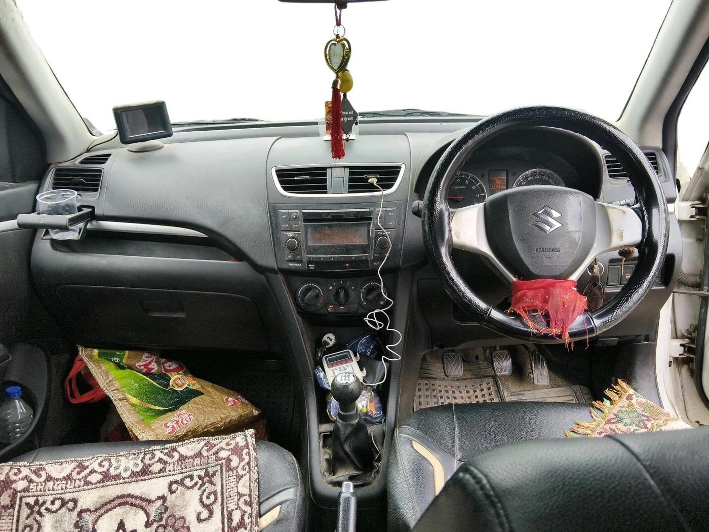 2017 Maruti Swift VXI, Petrol, Manual, 1,11,581 km, interior