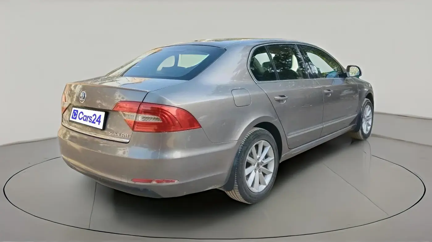 2014 Skoda Superb ELEGANCE 2.0 TDI CR AT, Diesel, Automatic, 1,22,522 km, exterior