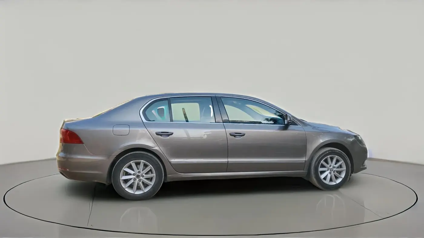 2014 Skoda Superb ELEGANCE 2.0 TDI CR AT, Diesel, Automatic, 1,22,522 km, exterior